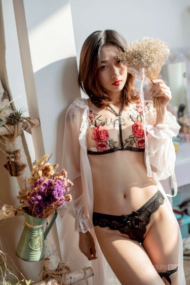 《被读心后炮灰女配竟然成了万人迷》
